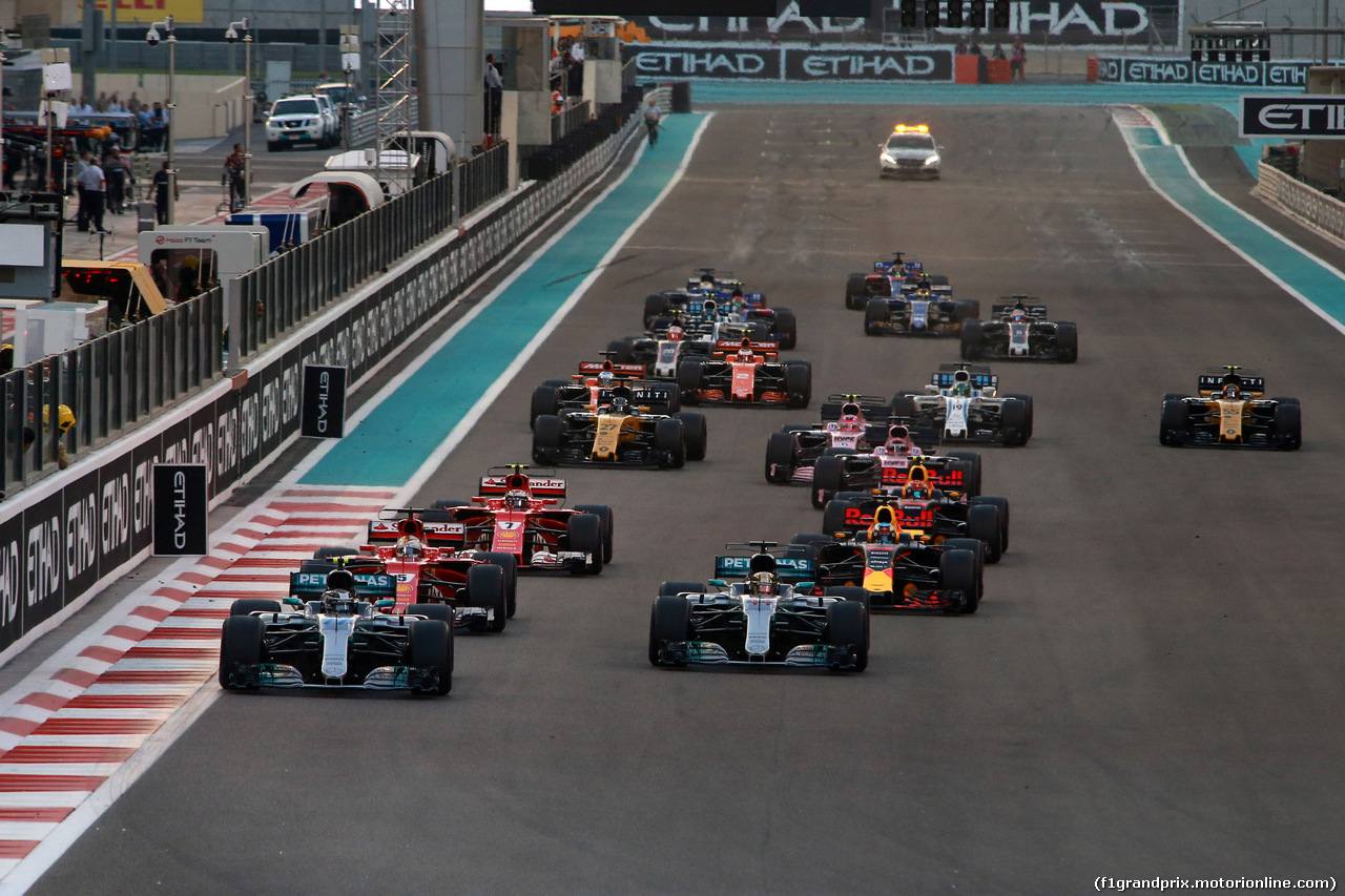 GP ABU DHABI, 26.11.2017 - Gara, Start of the race