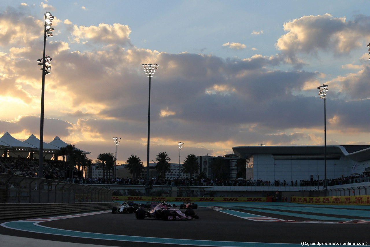 GP ABU DHABI, 26.11.2017 - Gara, Esteban Ocon (FRA) Sahara Force India F1 VJM10