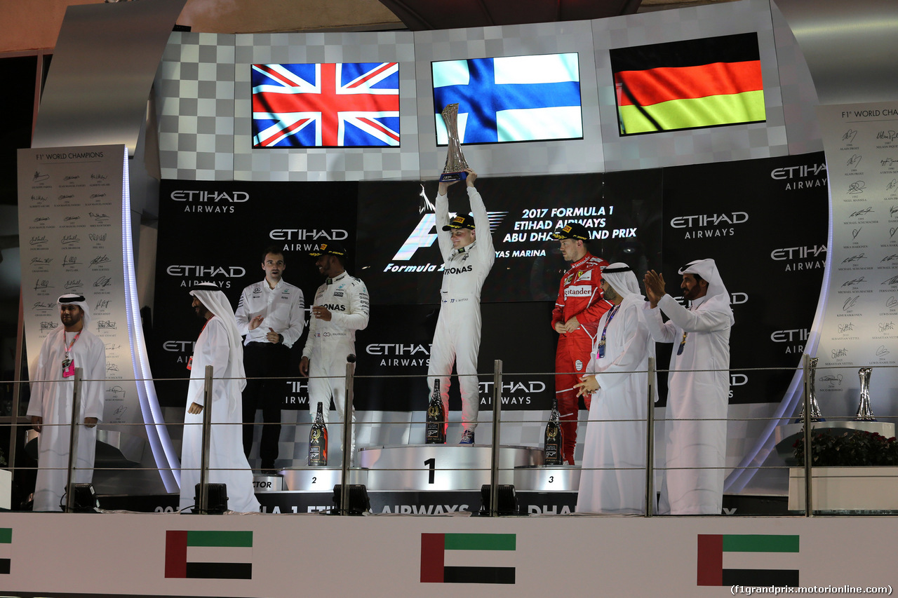 GP ABU DHABI, 26.11.2017 - Gara, 1st place Valtteri Bottas (FIN) Mercedes AMG F1 W08, 2nd place Lewis Hamilton (GBR) Mercedes AMG F1 W08 e 3rd place Sebastian Vettel (GER) Ferrari SF70H