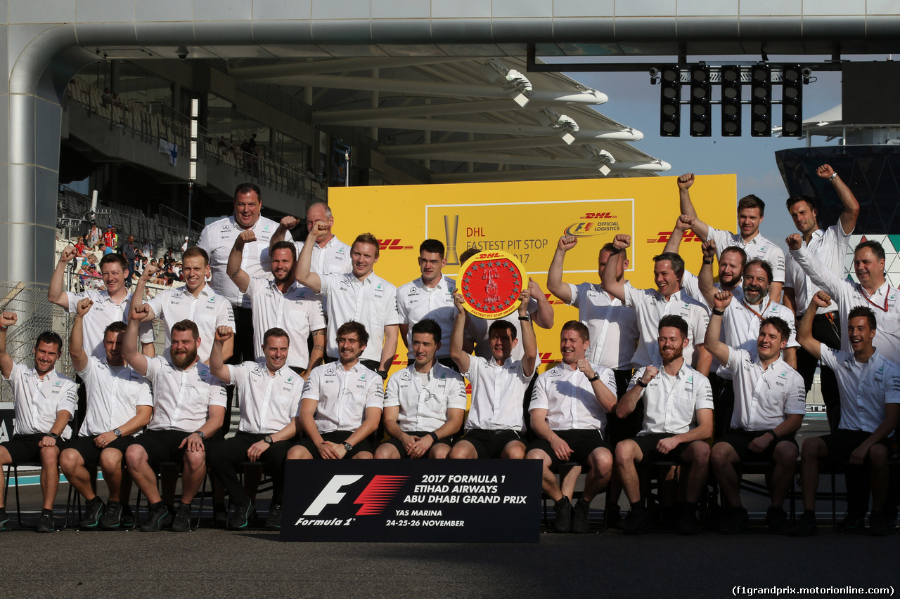 GP ABU DHABI, 26.11.2017 - Fastest Pit Stop Award photograph