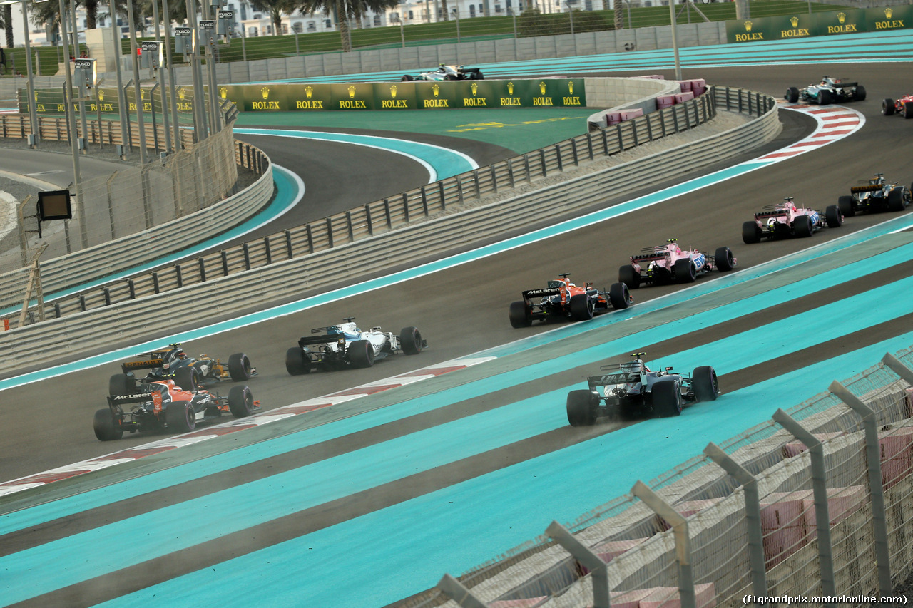 GP ABU DHABI, 26.11.2017 - Gara, Kevin Magnussen (DEN) Haas F1 Team VF-17 off track