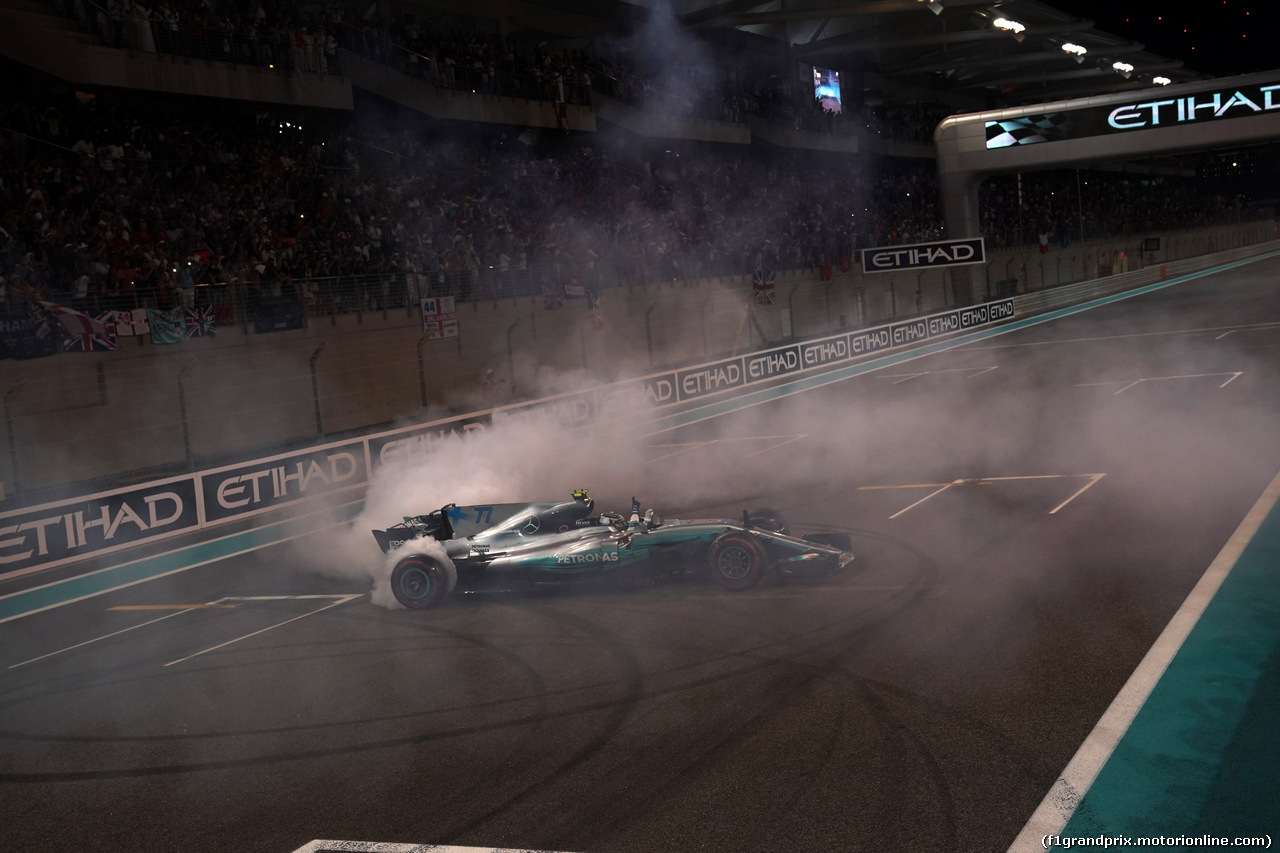 GP ABU DHABI, 26.11.2017 - Gara, Valtteri Bottas (FIN) Mercedes AMG F1 W08 vincitore