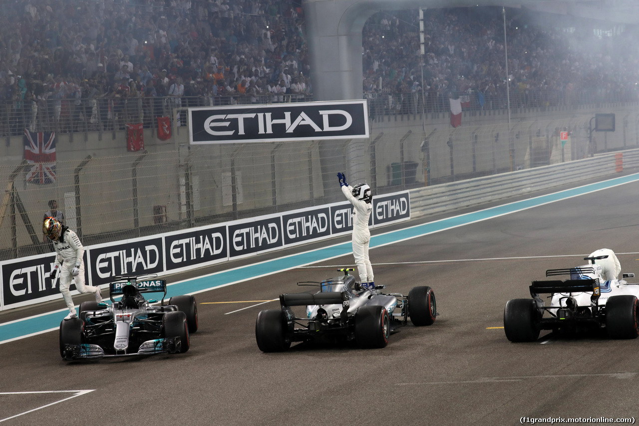 GP ABU DHABI, 26.11.2017 - Gara, 2nd place Lewis Hamilton (GBR) Mercedes AMG F1 W08, Valtteri Bottas (FIN) Mercedes AMG F1 W08 vincitore e Felipe Massa (BRA) Williams FW40