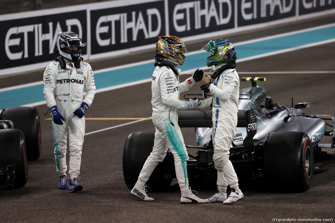 GP ABU DHABI, 26.11.2017 - Gara, Valtteri Bottas (FIN) Mercedes AMG F1 W08 vincitore, 2nd place Lewis Hamilton (GBR) Mercedes AMG F1 W08 e Felipe Massa (BRA) Williams FW40
