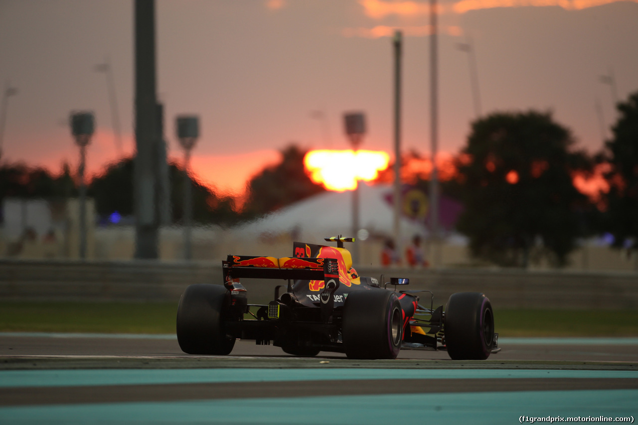 GP ABU DHABI, 26.11.2017 - Gara, Max Verstappen (NED) Red Bull Racing RB13