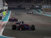 GP ABU DHABI, 26.11.2017 - Gara, Brendon Hartley (NZL) Scuderia Toro Rosso STR12 davanti a Pierre Gasly (FRA) Scuderia Toro Rosso STR12