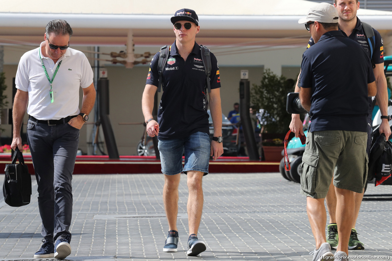 GP ABU DHABI, 23.11.2017 -  Raymond Vermeulem (HOL), Manager di Max Verstappen (NED)  e Max Verstappen (NED) Red Bull Racing RB13