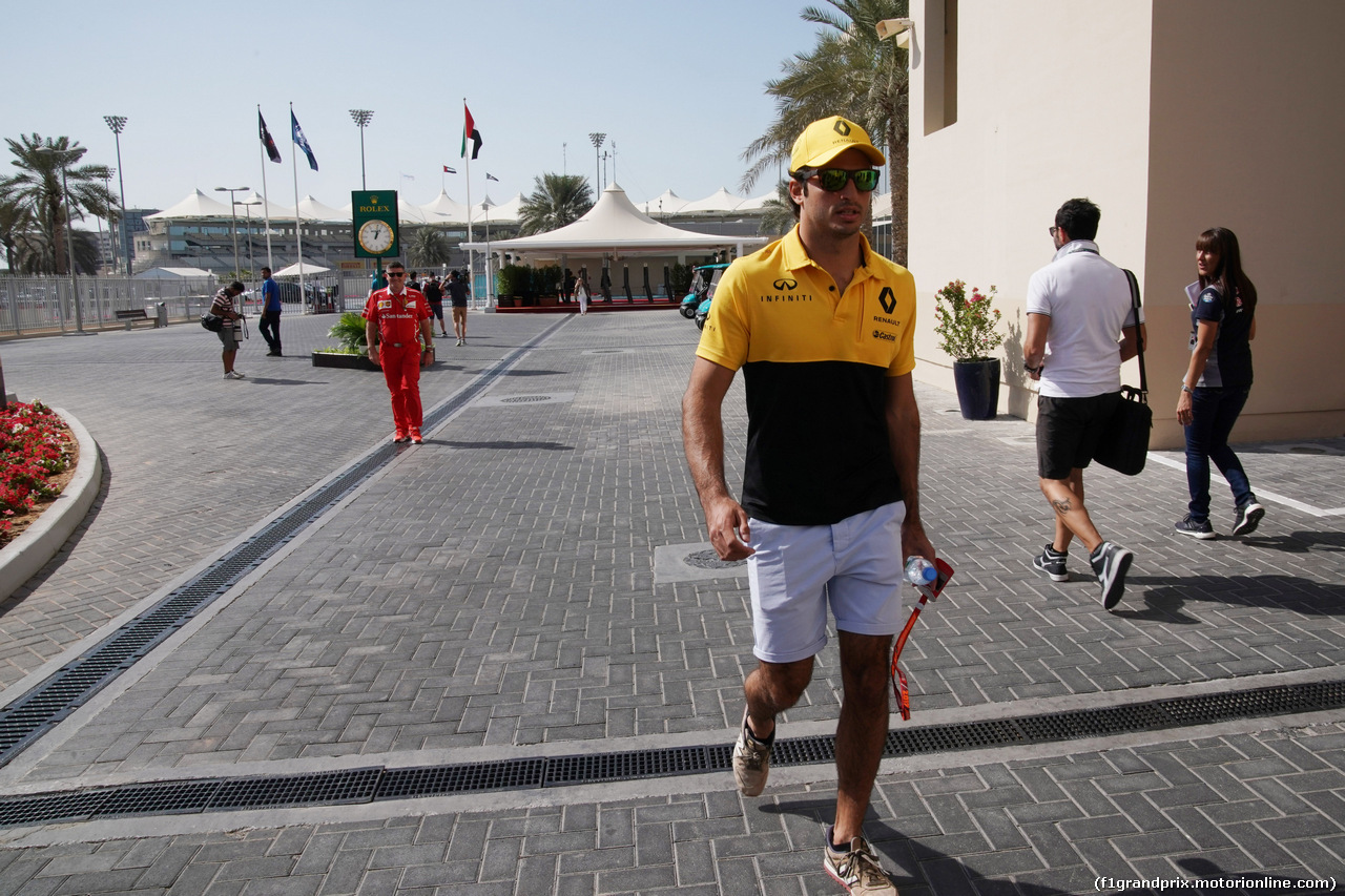 GP ABU DHABI, 23.11.2017 - Carlos Sainz Jr (ESP) Renault Sport F1 Team RS17