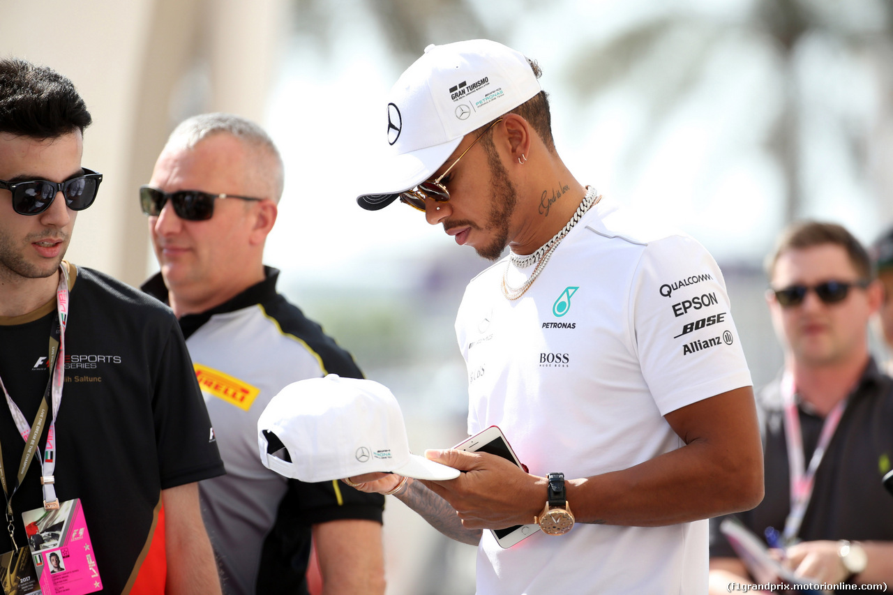 GP ABU DHABI, 25.11.2017 - Lewis Hamilton (GBR) Mercedes AMG F1 W08