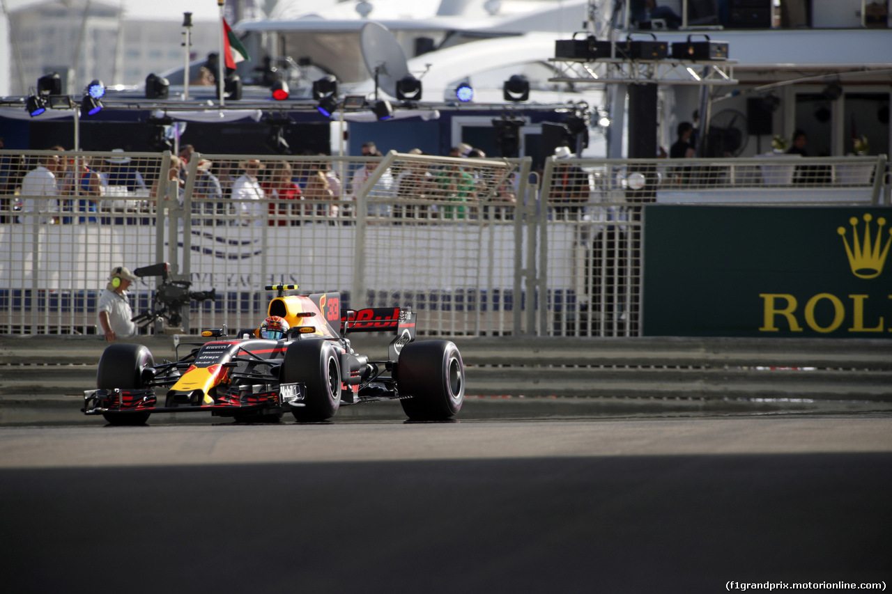 GP ABU DHABI, 25.11.2017 - Prove Libere 3, Max Verstappen (NED) Red Bull Racing RB13