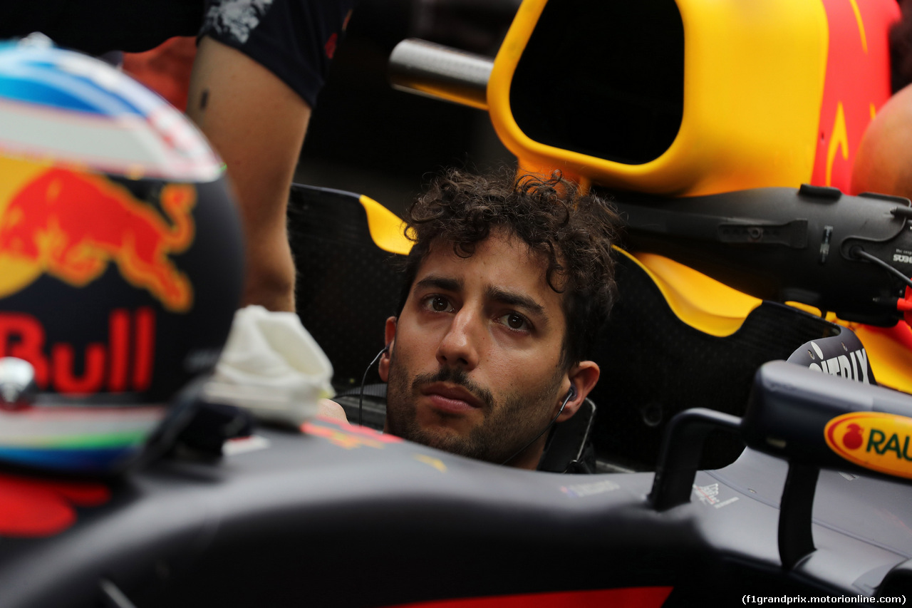 GP ABU DHABI, 25.11.2017 - Prove Libere 3, Daniel Ricciardo (AUS) Red Bull Racing RB13