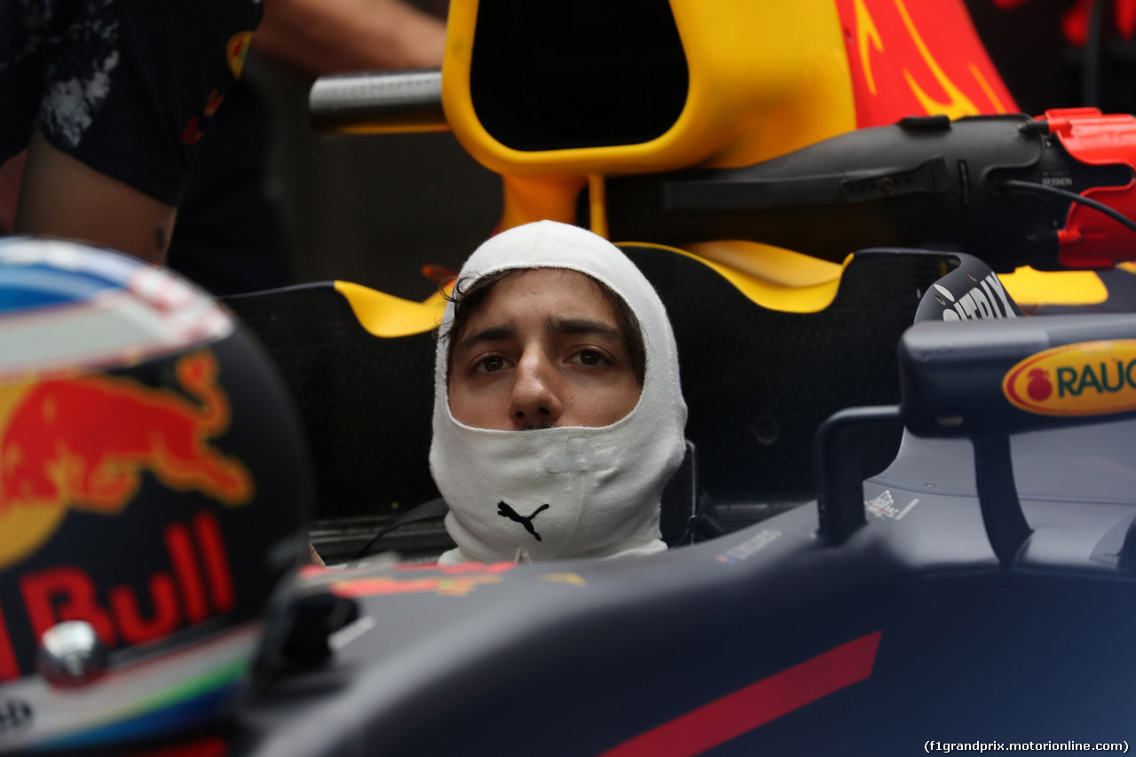 GP ABU DHABI, 25.11.2017 - Prove Libere 3, Daniel Ricciardo (AUS) Red Bull Racing RB13