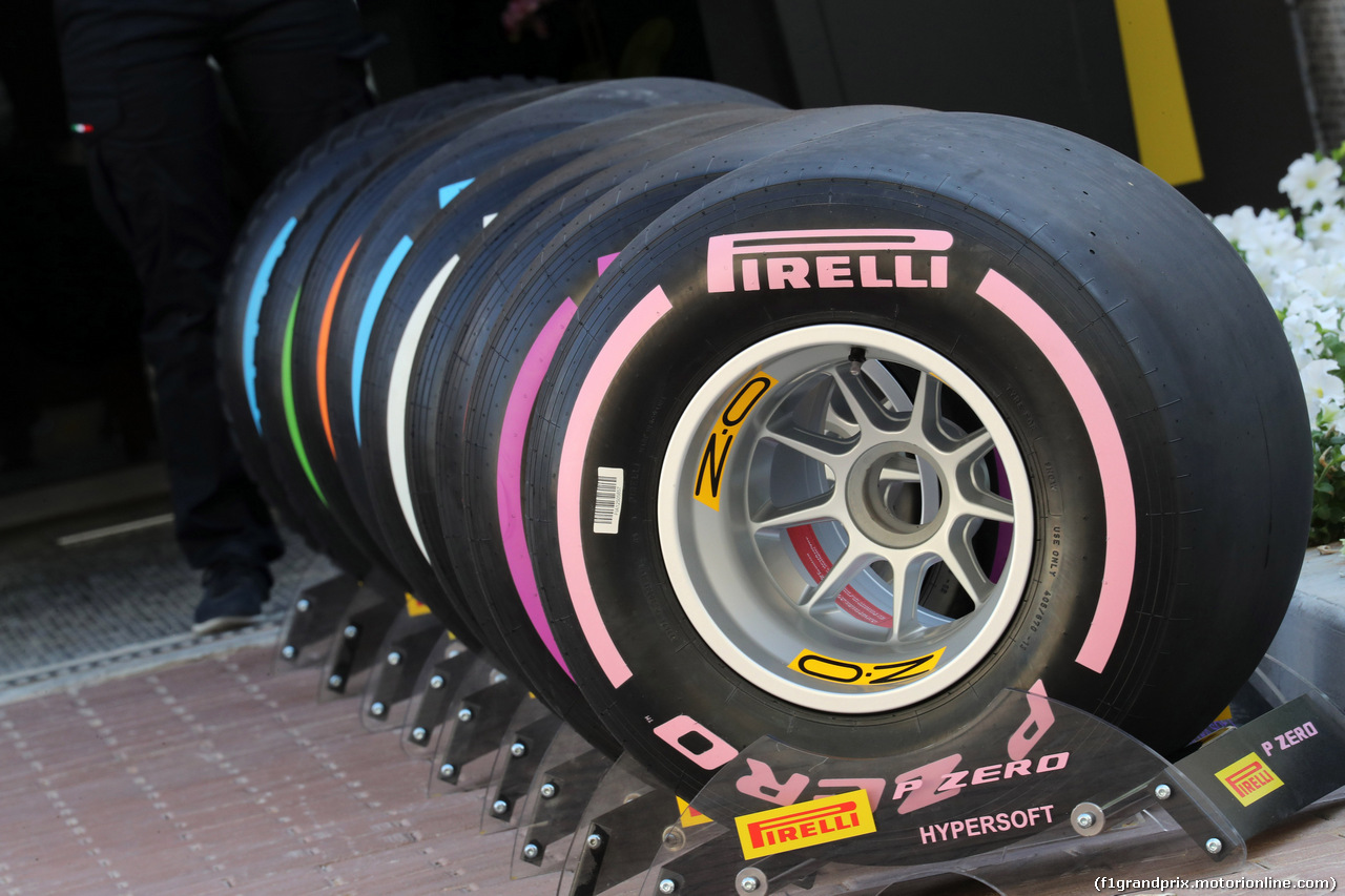 GP ABU DHABI, 25.11.2017 - Prove Libere 3, Pirelli Tyres
