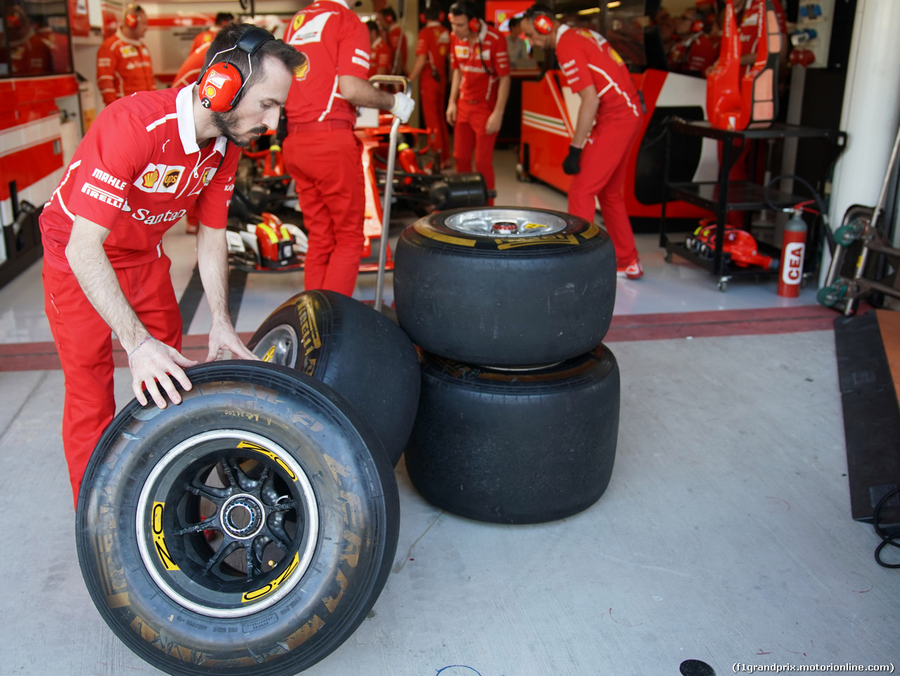 GP ABU DHABI, 25.11.2017 - Prove Libere 3, Pirelli Tyres