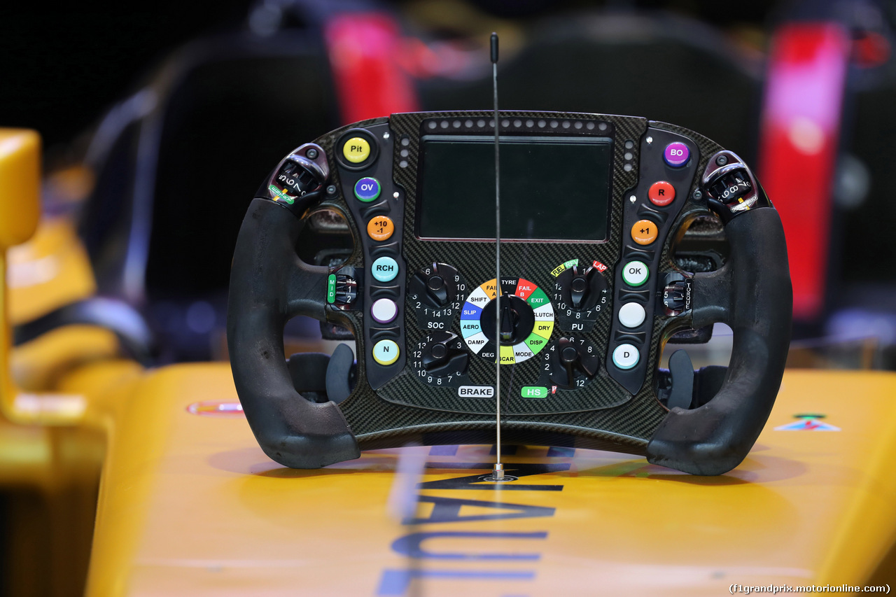 GP ABU DHABI, 25.11.2017 - Prove Libere 3, The steering wheel of Renault Sport F1 Team RS17