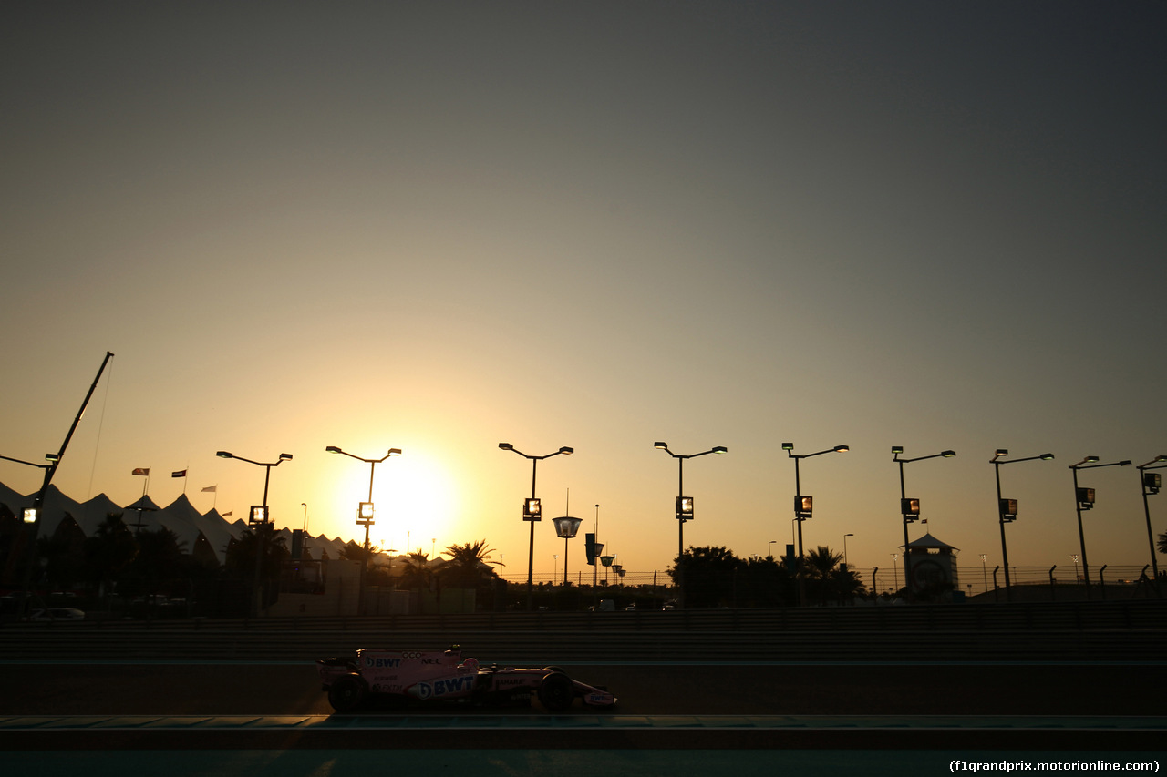 GP ABU DHABI, 25.11.2017 - Qualifiche, Esteban Ocon (FRA) Sahara Force India F1 VJM10