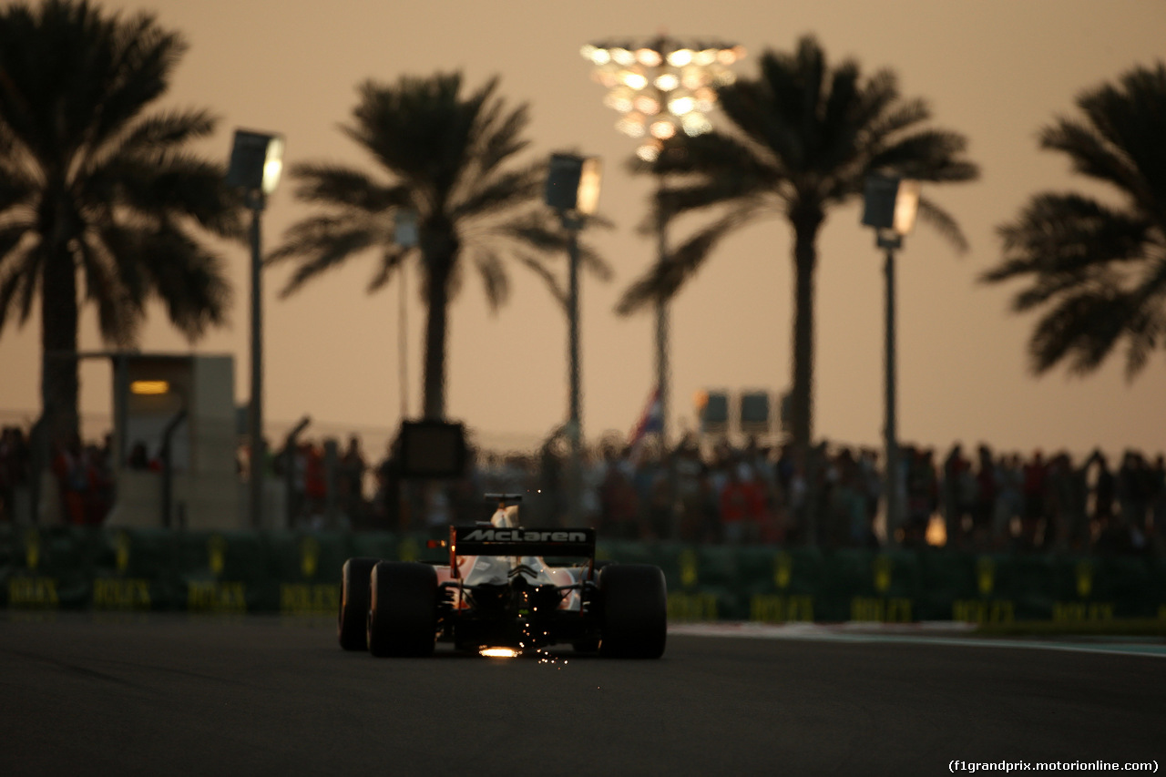 GP ABU DHABI, 25.11.2017 - Qualifiche, Fernando Alonso (ESP) McLaren MCL32