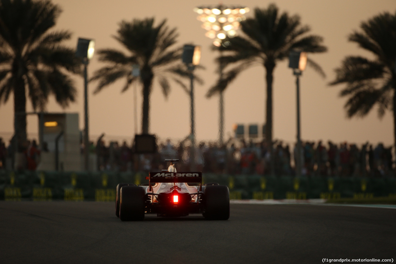 GP ABU DHABI, 25.11.2017 - Qualifiche, Fernando Alonso (ESP) McLaren MCL32