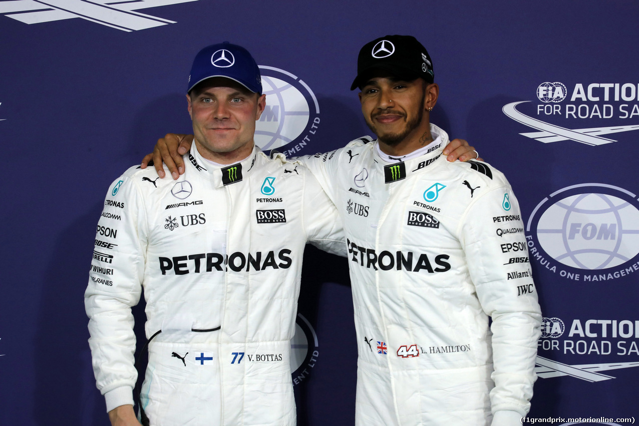 GP ABU DHABI, 25.11.2017 - Qualifiche, Valtteri Bottas (FIN) Mercedes AMG F1 W08 pole position e 2nd place Lewis Hamilton (GBR) Mercedes AMG F1 W08