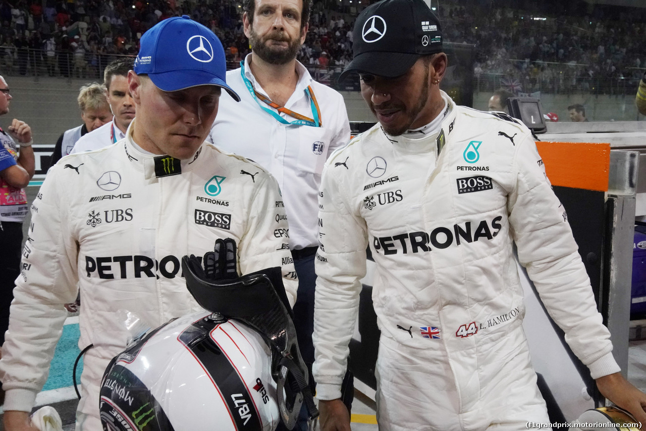 GP ABU DHABI, 25.11.2017 - Qualifiche, Valtteri Bottas (FIN) Mercedes AMG F1 W08 pole position e 2nd place Lewis Hamilton (GBR) Mercedes AMG F1 W08