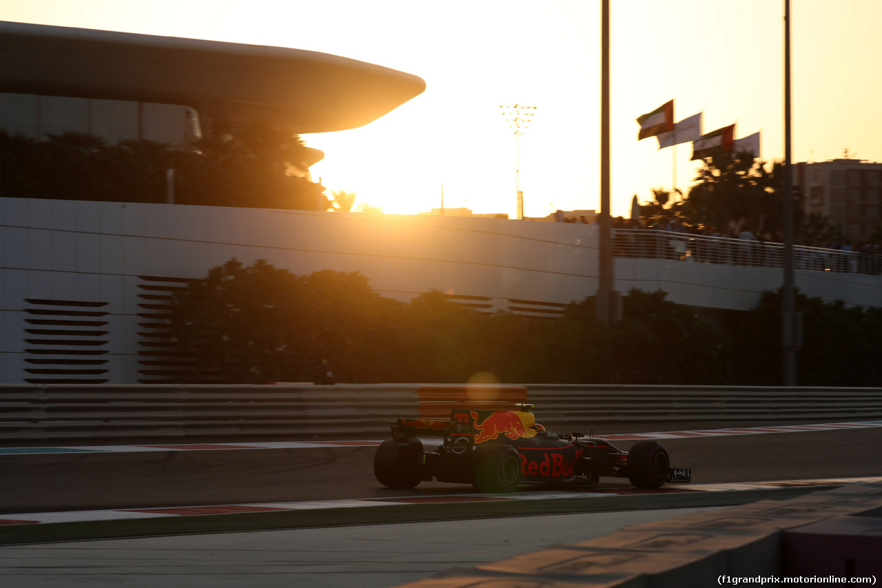 GP ABU DHABI, 25.11.2017 - Qualifiche, Max Verstappen (NED) Red Bull Racing RB13