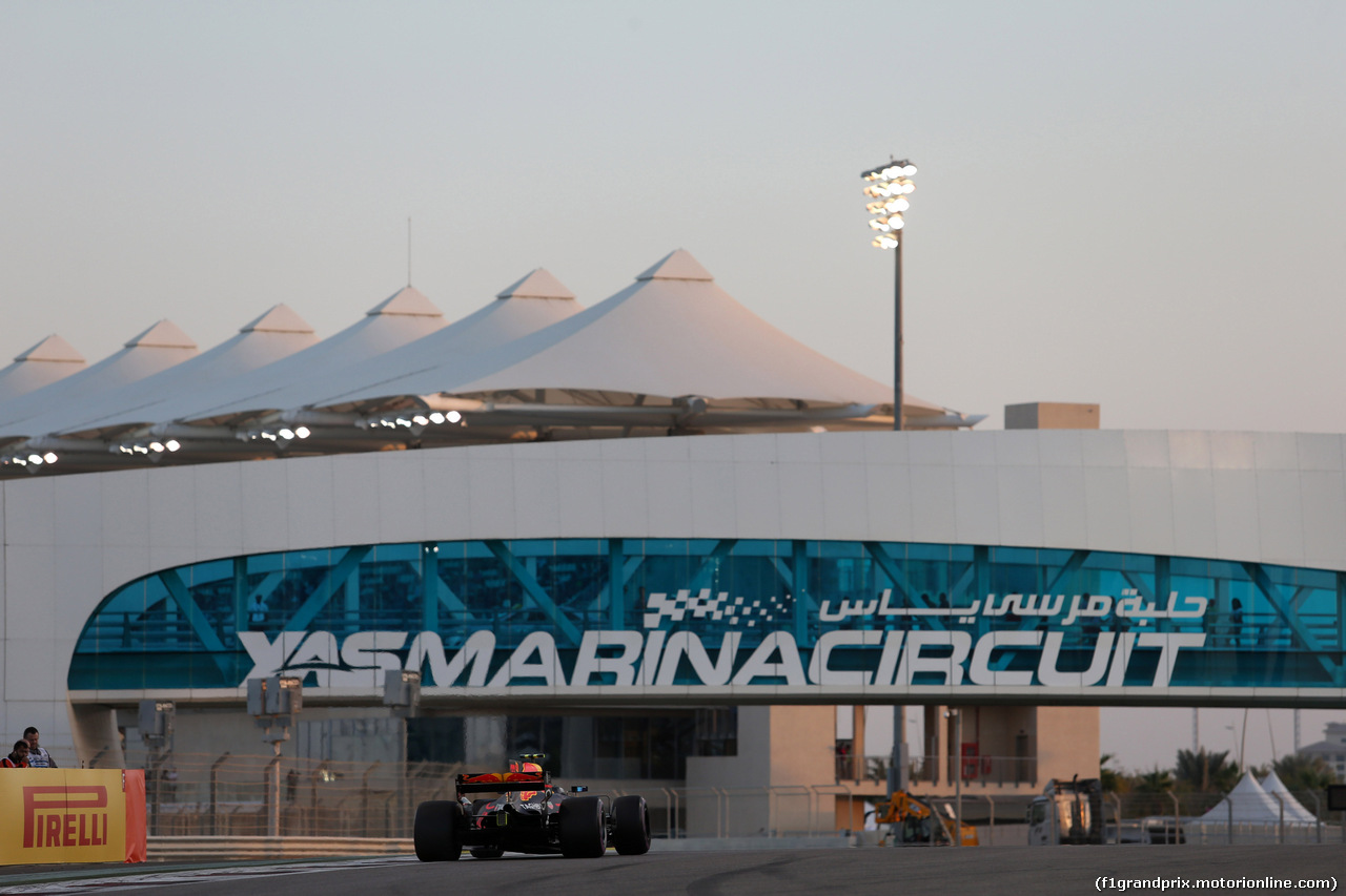 GP ABU DHABI, 25.11.2017 - Qualifiche, Max Verstappen (NED) Red Bull Racing RB13