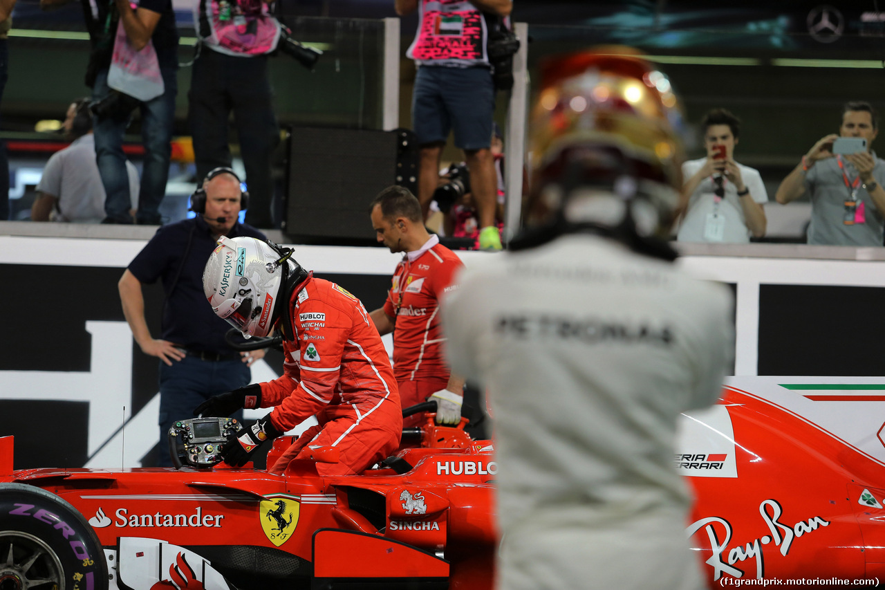 GP ABU DHABI, 25.11.2017 - Qualifiche, 3rd place Sebastian Vettel (GER) Ferrari SF70H e 2nd place Lewis Hamilton (GBR) Mercedes AMG F1 W08