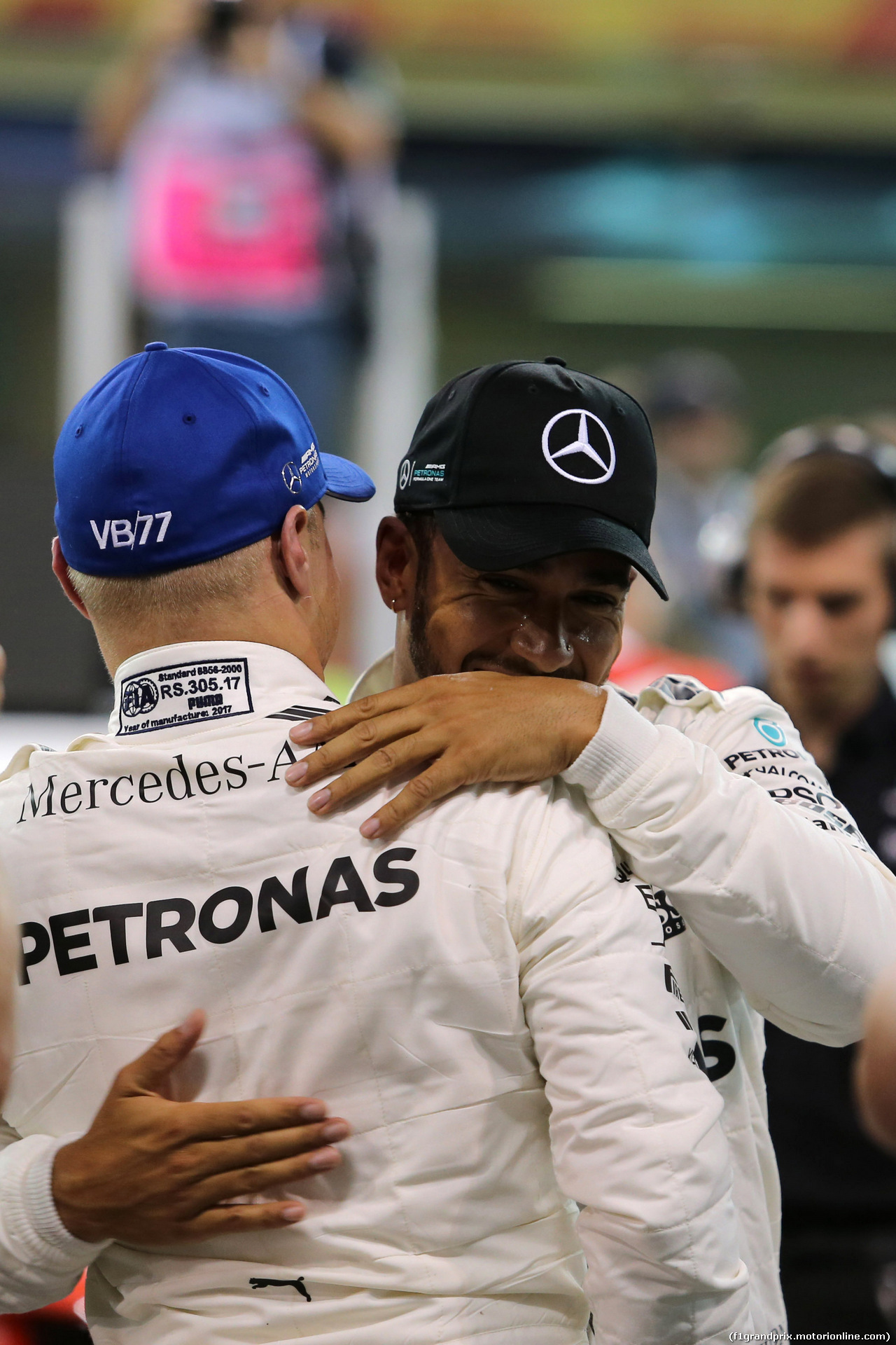 GP ABU DHABI, 25.11.2017 - Qualifiche, Valtteri Bottas (FIN) Mercedes AMG F1 W08 pole position e 2nd place Lewis Hamilton (GBR) Mercedes AMG F1 W08