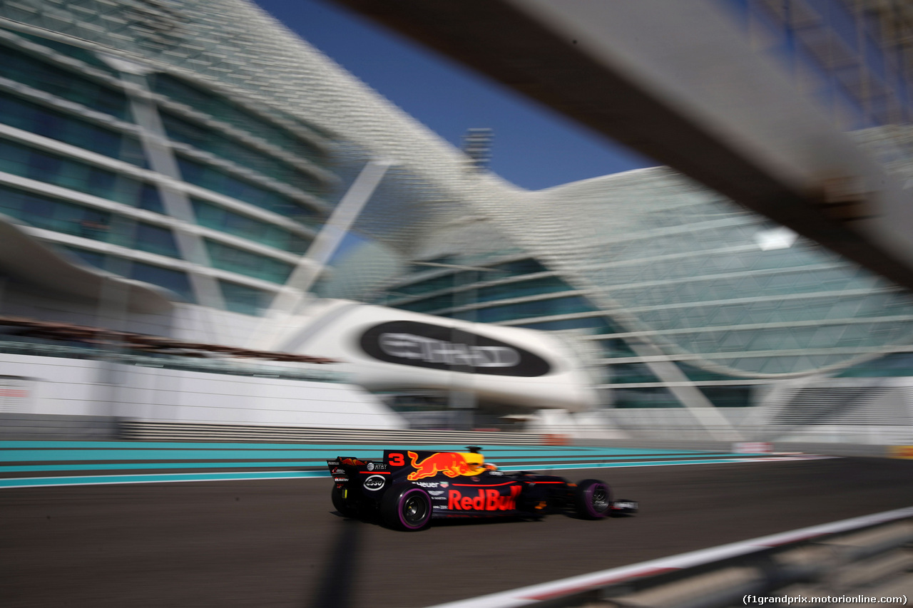 GP ABU DHABI, 24.11.2017 - Prove Libere 1, Daniel Ricciardo (AUS) Red Bull Racing RB13
