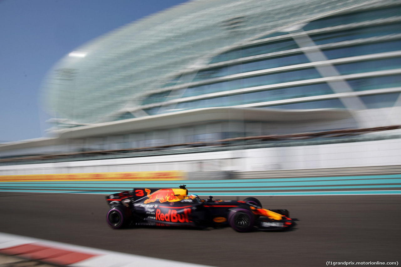 GP ABU DHABI, 24.11.2017 - Prove Libere 1, Daniel Ricciardo (AUS) Red Bull Racing RB13