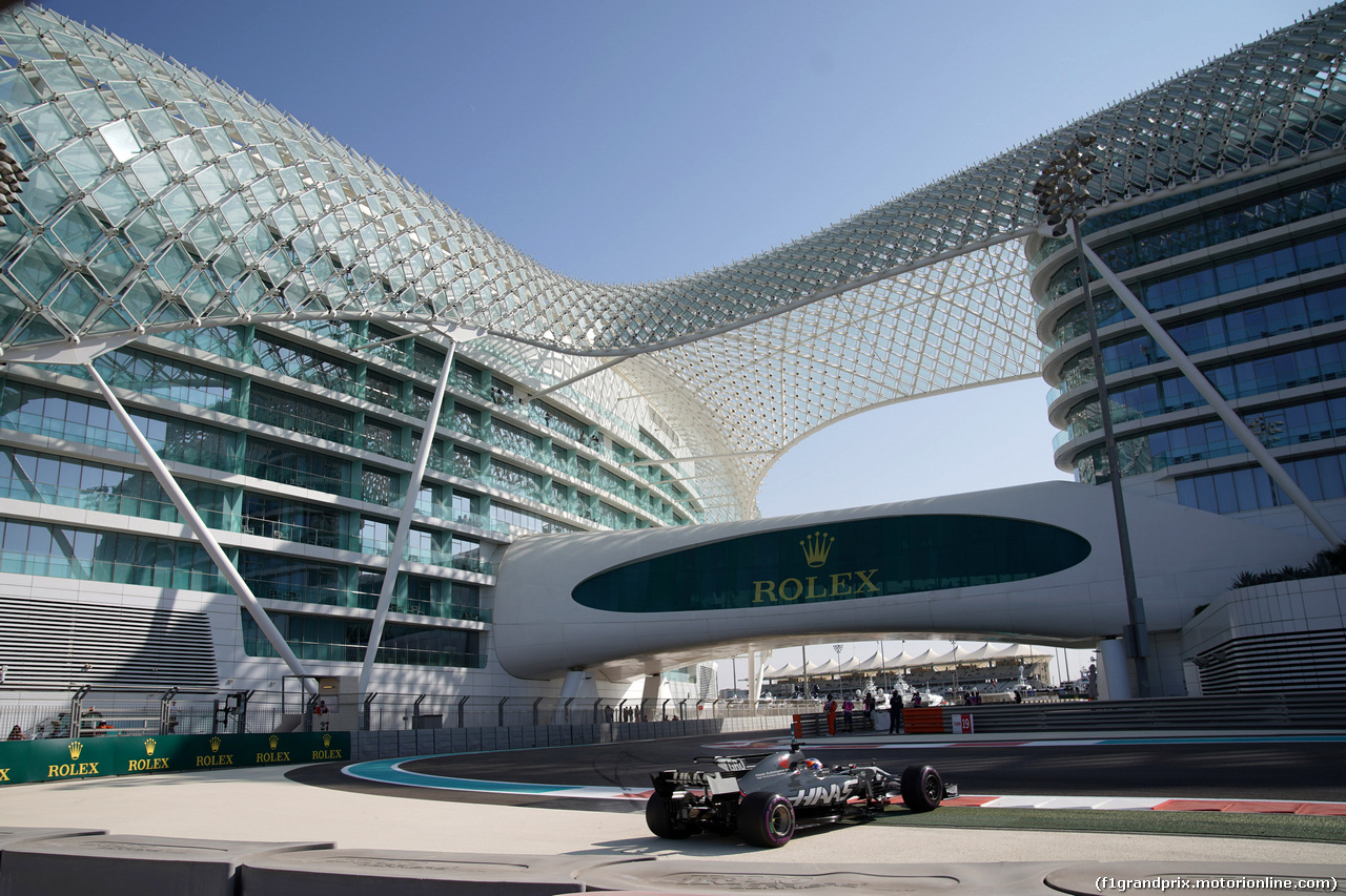 GP ABU DHABI, 24.11.2017 - Prove Libere 1, Romain Grosjean (FRA) Haas F1 Team VF-17 spins