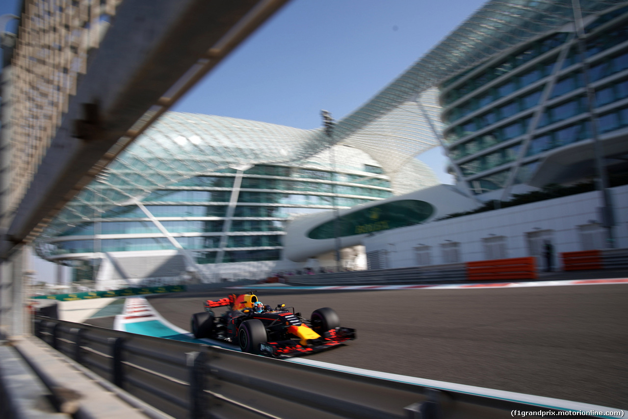 GP ABU DHABI, 24.11.2017 - Prove Libere 1, Daniel Ricciardo (AUS) Red Bull Racing RB13