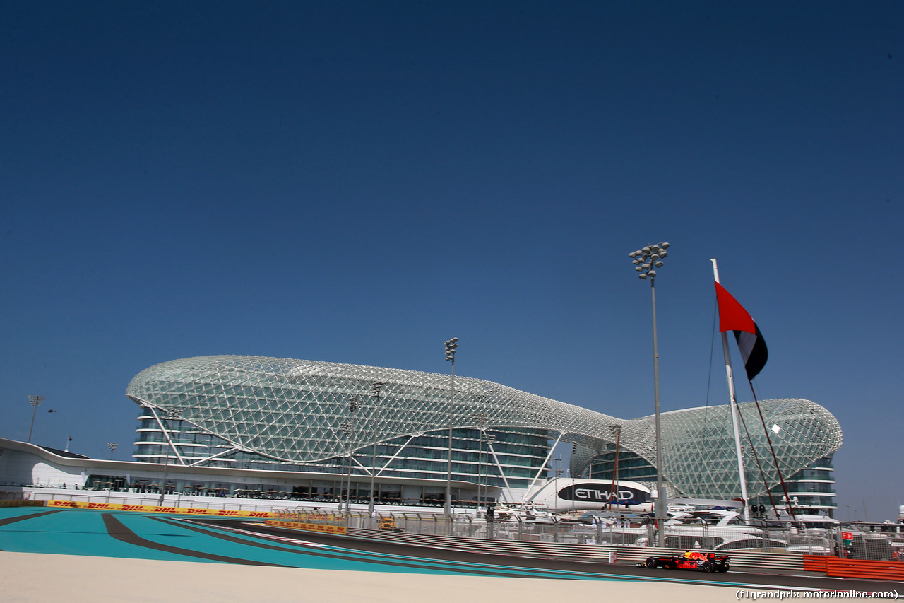 GP ABU DHABI, 24.11.2017 - Prove Libere 1, Daniel Ricciardo (AUS) Red Bull Racing RB13