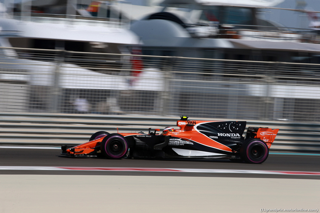 GP ABU DHABI, 24.11.2017 - Prove Libere 1, Stoffel Vandoorne (BEL) McLaren MCL32