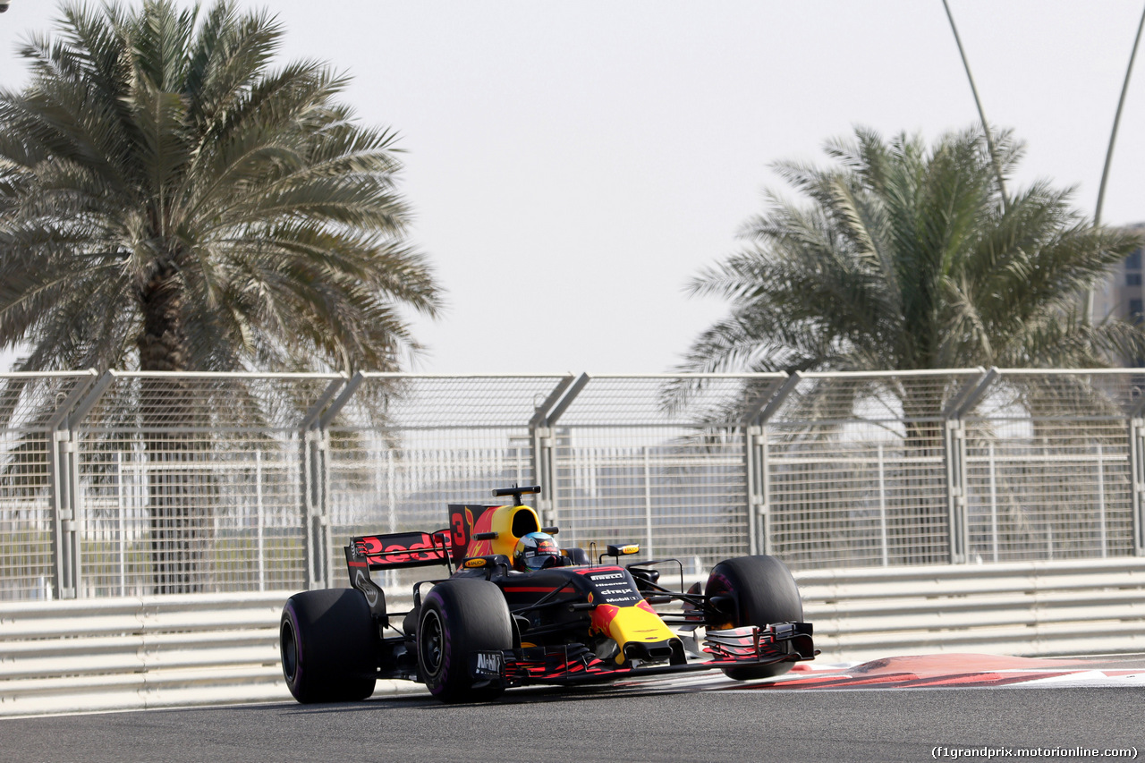 GP ABU DHABI, 24.11.2017 - Prove Libere 1, Daniel Ricciardo (AUS) Red Bull Racing RB13