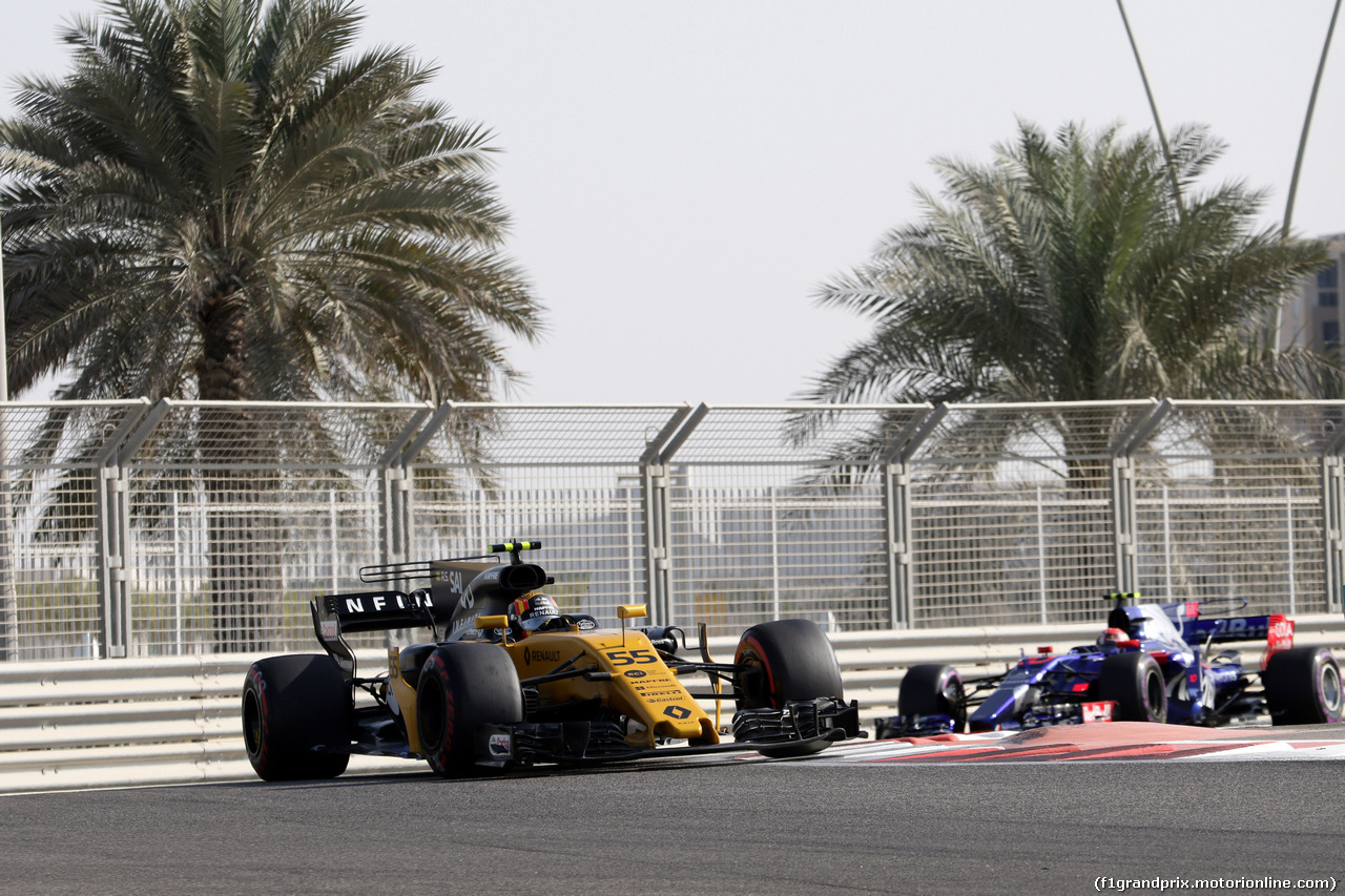 GP ABU DHABI, 24.11.2017 - Prove Libere 1, Carlos Sainz Jr (ESP) Renault Sport F1 Team RS17 e Pierre Gasly (FRA) Scuderia Toro Rosso STR12