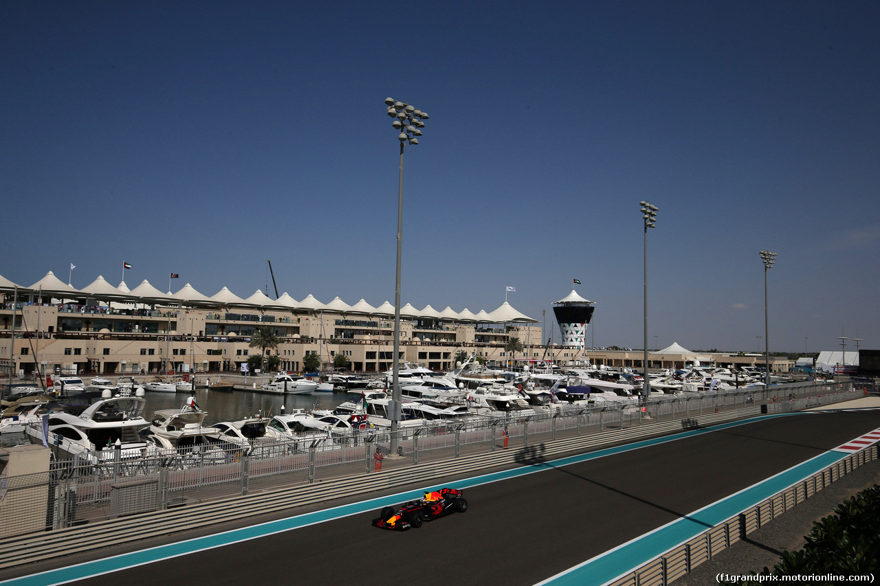 GP ABU DHABI, 24.11.2017 - Prove Libere 1, Daniel Ricciardo (AUS) Red Bull Racing RB13