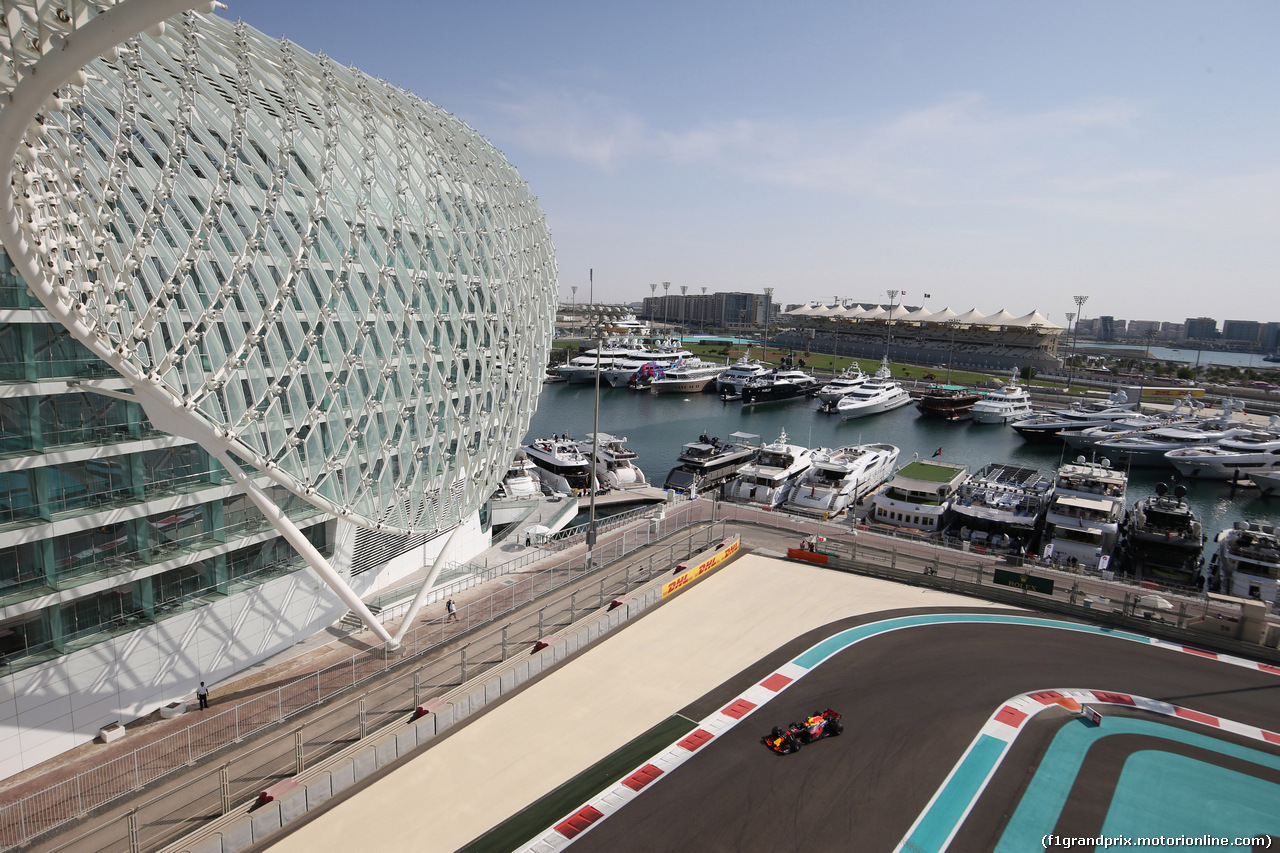 GP ABU DHABI, 24.11.2017 - Prove Libere 1, Max Verstappen (NED) Red Bull Racing RB13