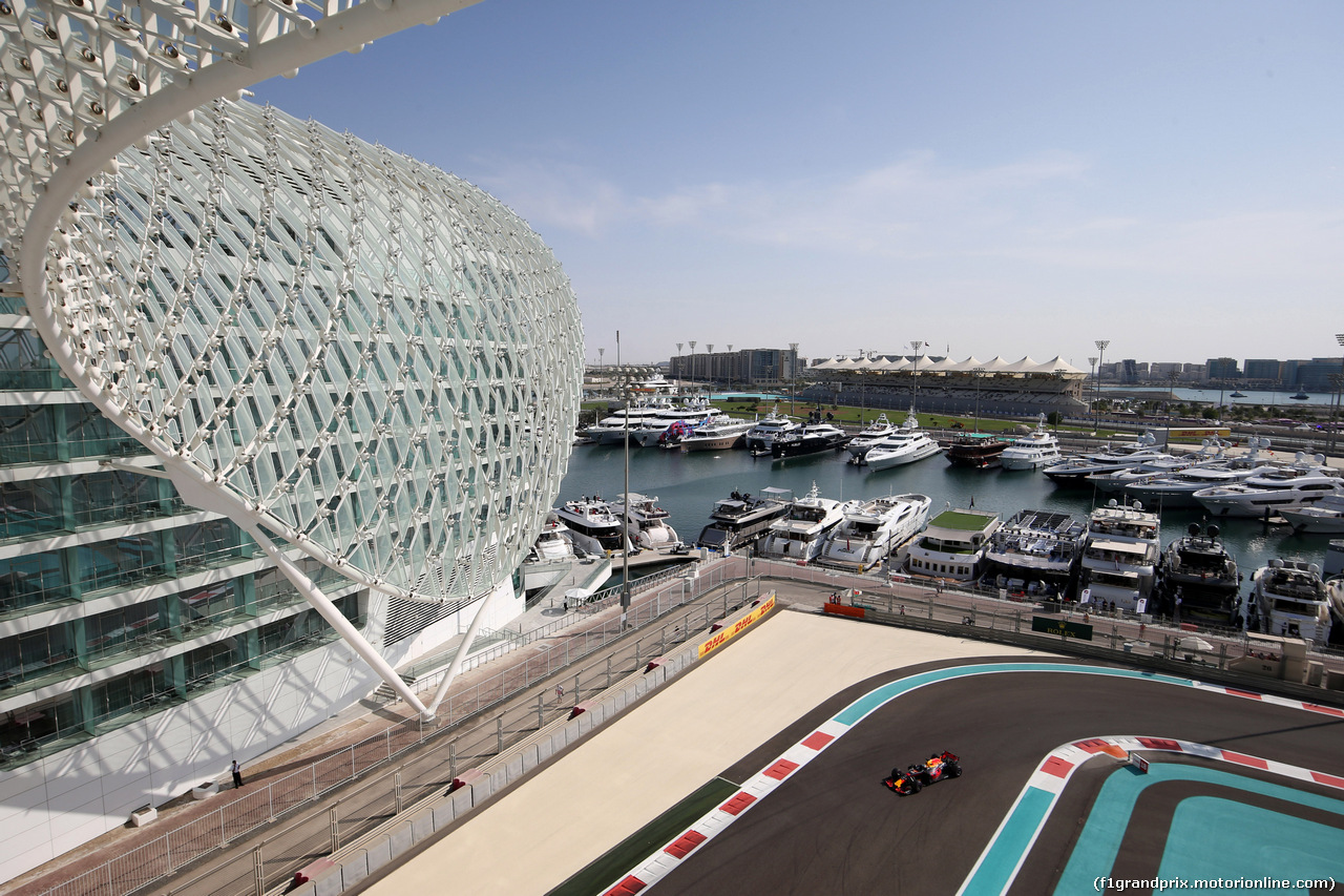 GP ABU DHABI, 24.11.2017 - Prove Libere 1, Daniel Ricciardo (AUS) Red Bull Racing RB13