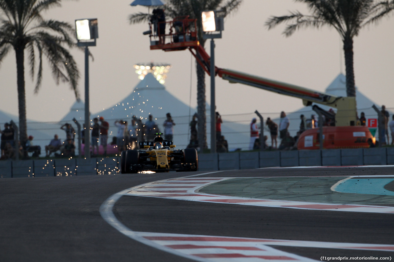 GP ABU DHABI, 24.11.2017 - Prove Libere 2, Carlos Sainz Jr (ESP) Renault Sport F1 Team RS17