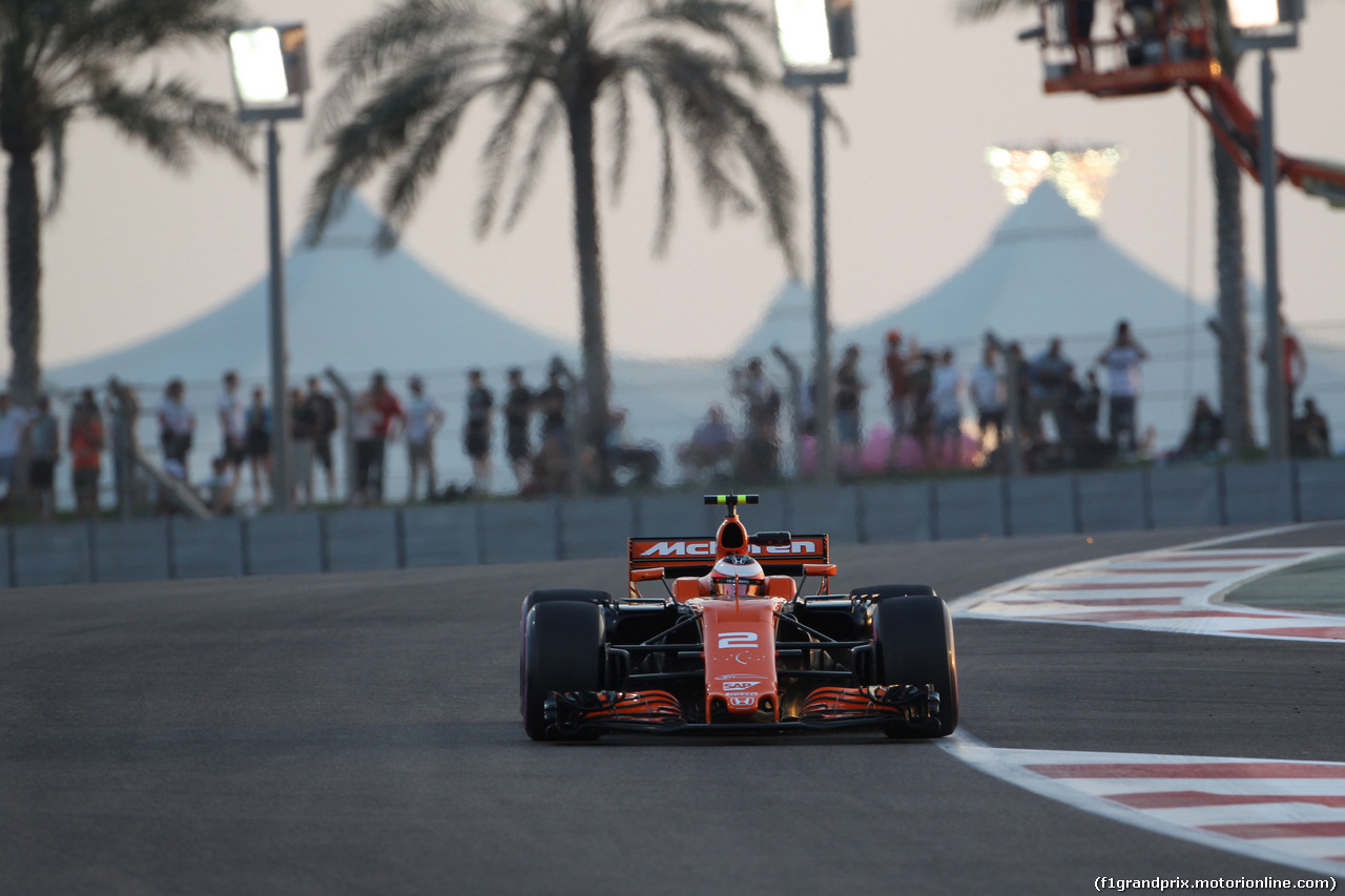 GP ABU DHABI, 24.11.2017 - Prove Libere 2, Stoffel Vandoorne (BEL) McLaren MCL32