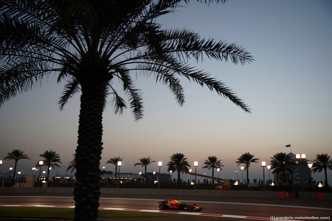 GP ABU DHABI, 24.11.2017 - Prove Libere 2, Daniel Ricciardo (AUS) Red Bull Racing RB13