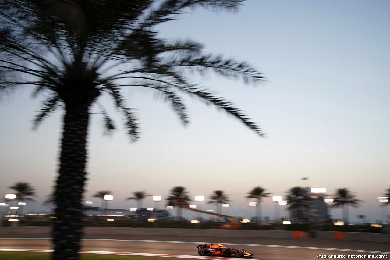GP ABU DHABI, 24.11.2017 - Prove Libere 2, Max Verstappen (NED) Red Bull Racing RB13