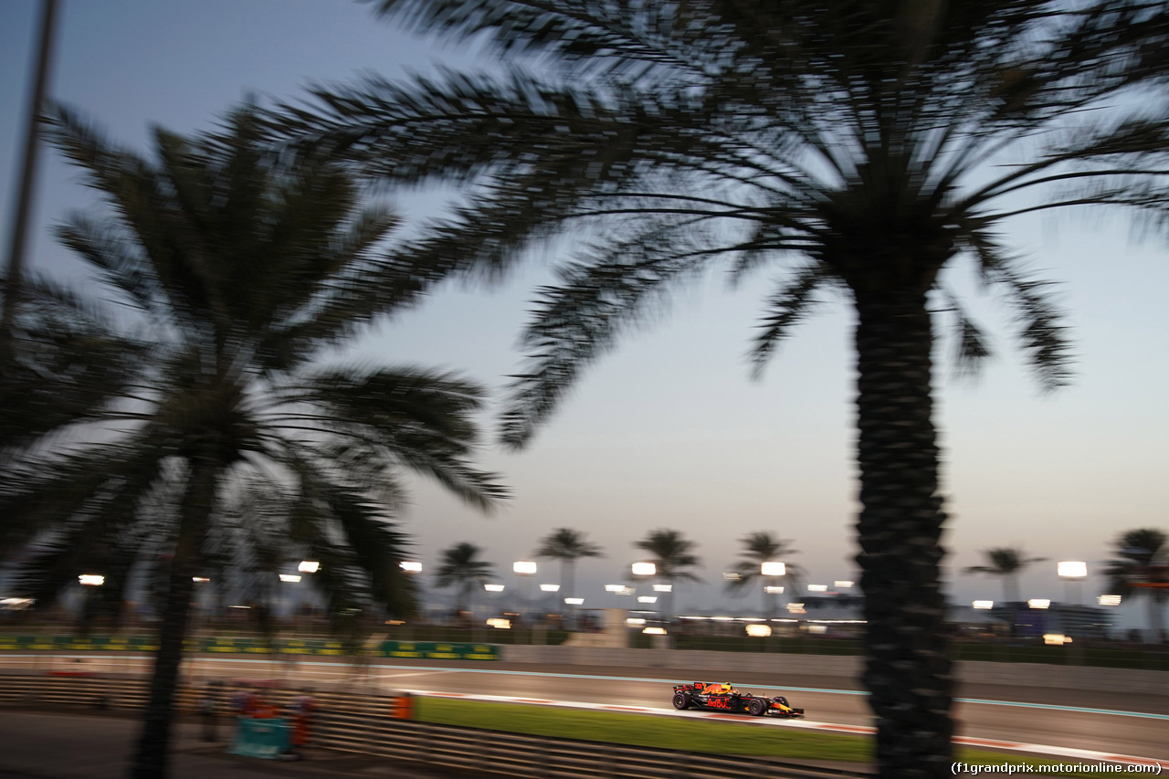 GP ABU DHABI, 24.11.2017 - Prove Libere 2, Max Verstappen (NED) Red Bull Racing RB13