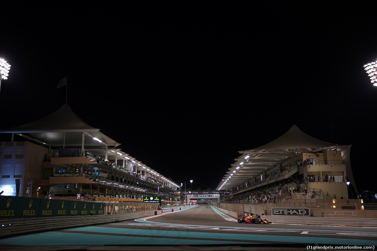 GP ABU DHABI, 24.11.2017 - Prove Libere 2, Max Verstappen (NED) Red Bull Racing RB13