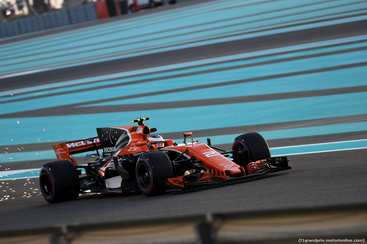GP ABU DHABI, 24.11.2017 - Prove Libere 2, Stoffel Vandoorne (BEL) McLaren MCL32