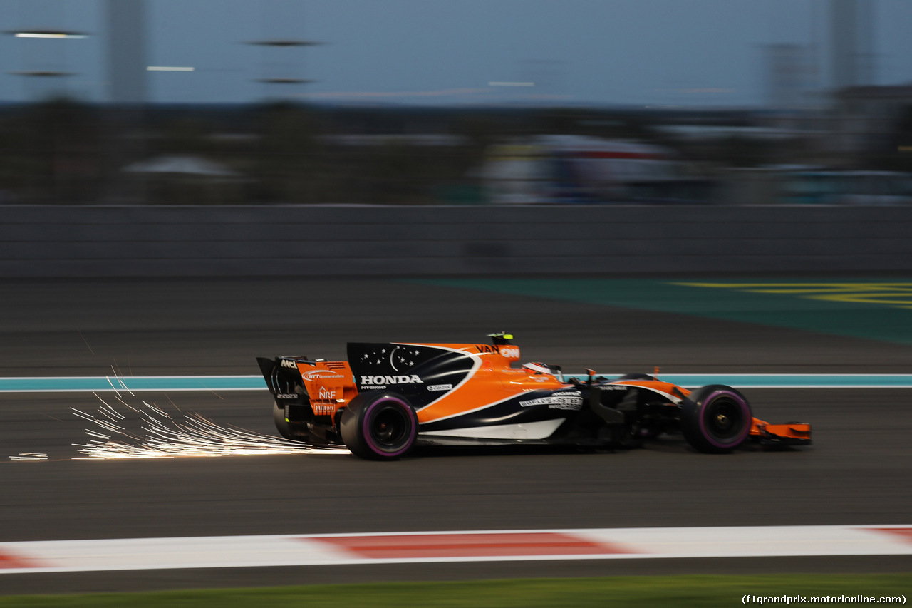 GP ABU DHABI, 24.11.2017 - Prove Libere 2, Stoffel Vandoorne (BEL) McLaren MCL32