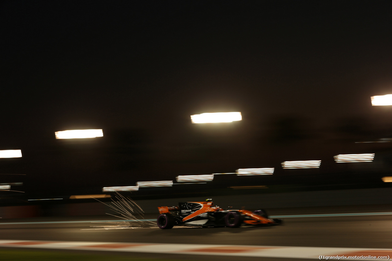 GP ABU DHABI, 24.11.2017 - Prove Libere 2, Stoffel Vandoorne (BEL) McLaren MCL32