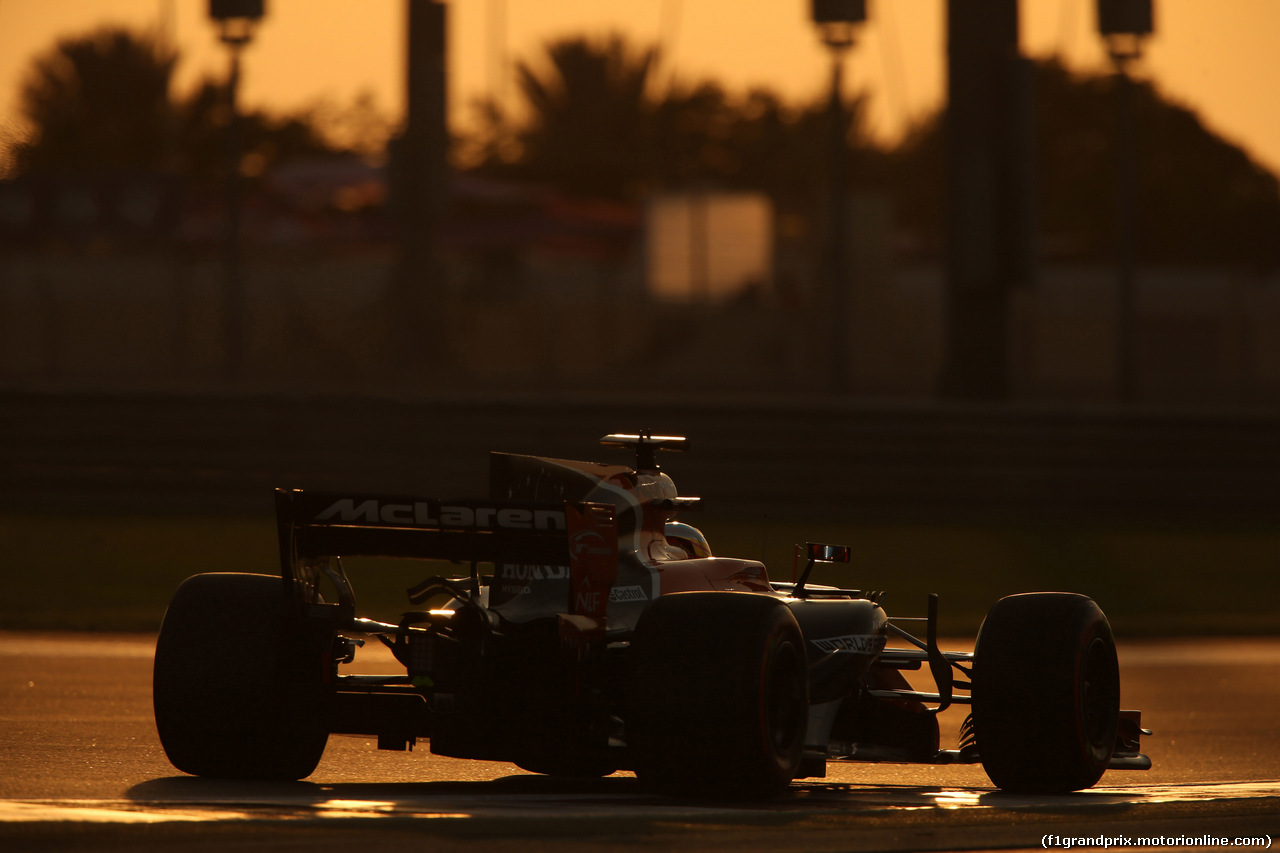 GP ABU DHABI, 24.11.2017 - Prove Libere 2, Fernando Alonso (ESP) McLaren MCL32