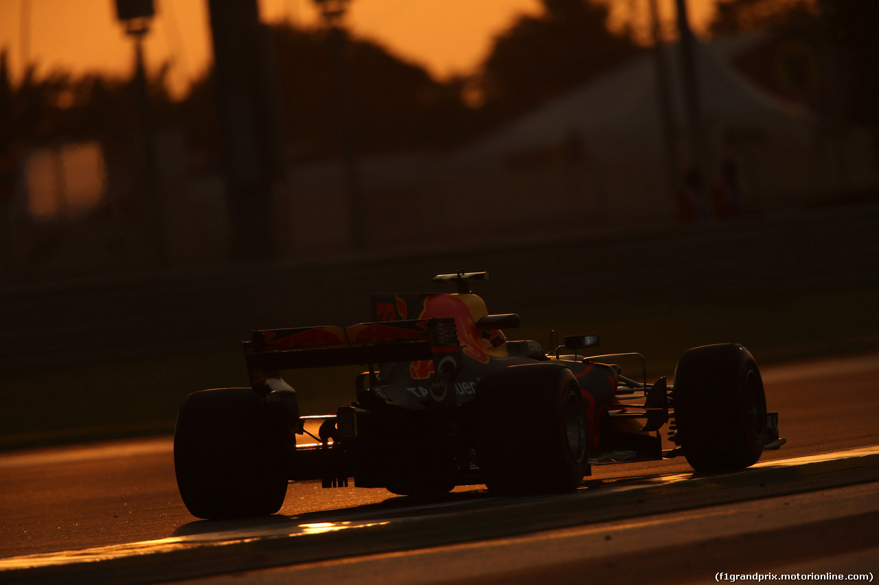 GP ABU DHABI, 24.11.2017 - Prove Libere 2, Max Verstappen (NED) Red Bull Racing RB13